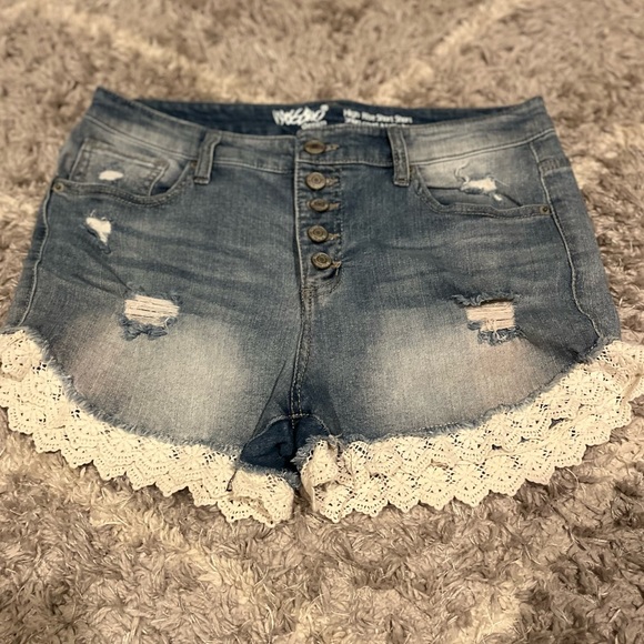 Mossimo Supply Co. Pants - Women's/Teens Mossimo Denim Shorts - EXCELLENT Condition- Size 12/31